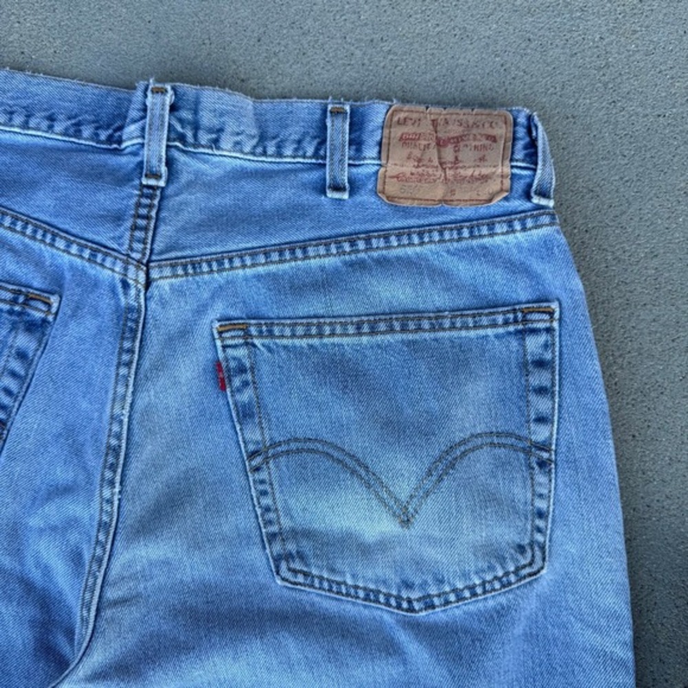 Levi's 550 Relaxed Fit Straight Leg Vintage Jeans Men 38x30 Light Blue‎ Denim